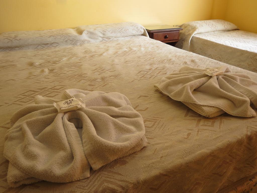 Hotel Arenales Villa Carlos Paz Habitación foto
